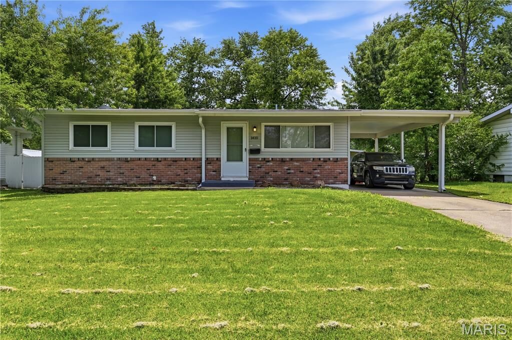 Property Photo:  1410 Estes Drive  MO 63031 