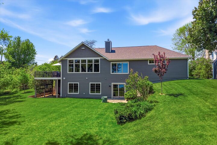 Property Photo: 2727 Highland Ter WI 53083