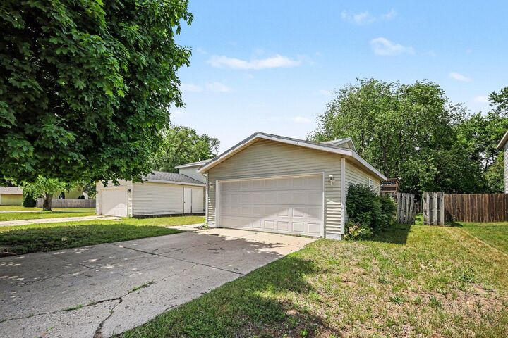 Property Photo:  423 Pine Place Street SE  MI 49548 
