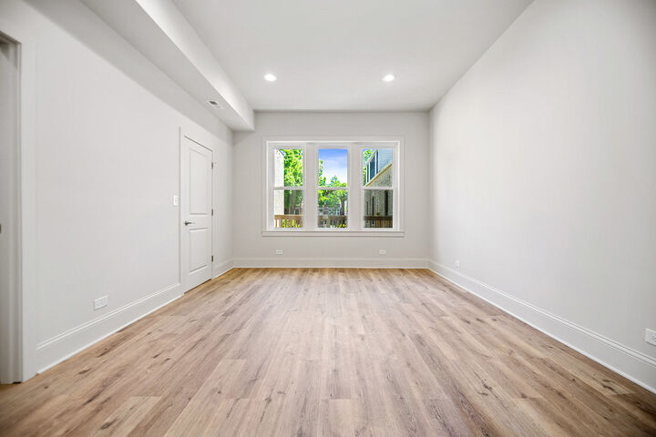 Property Photo: 1238 N Artesian Avenue 2 IL 60622