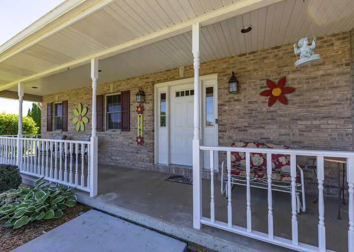 Property Photo: 881 Pheasant Run Road IA 52732