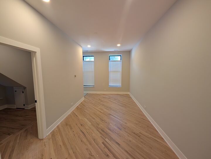 Property Photo:  916 N Noble Street 2F  IL 60642 