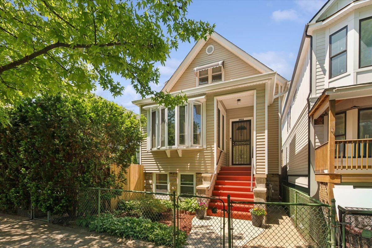 Property Photo:  4924 N Seeley Avenue  IL 60625 