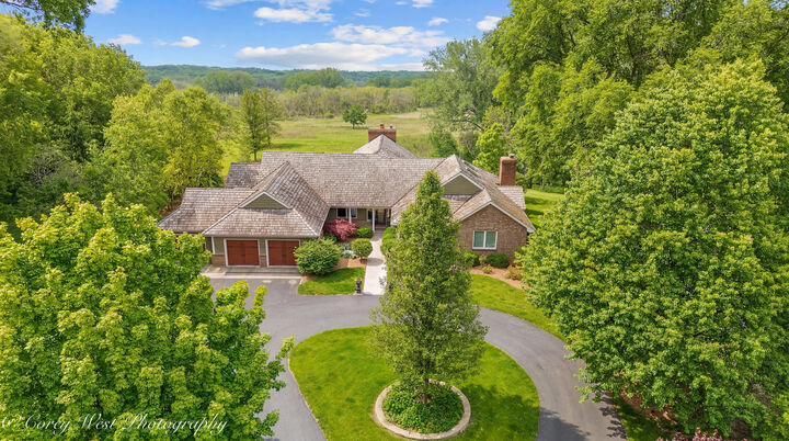 Property Photo: 39W944 Deer Run Drive IL 60175
