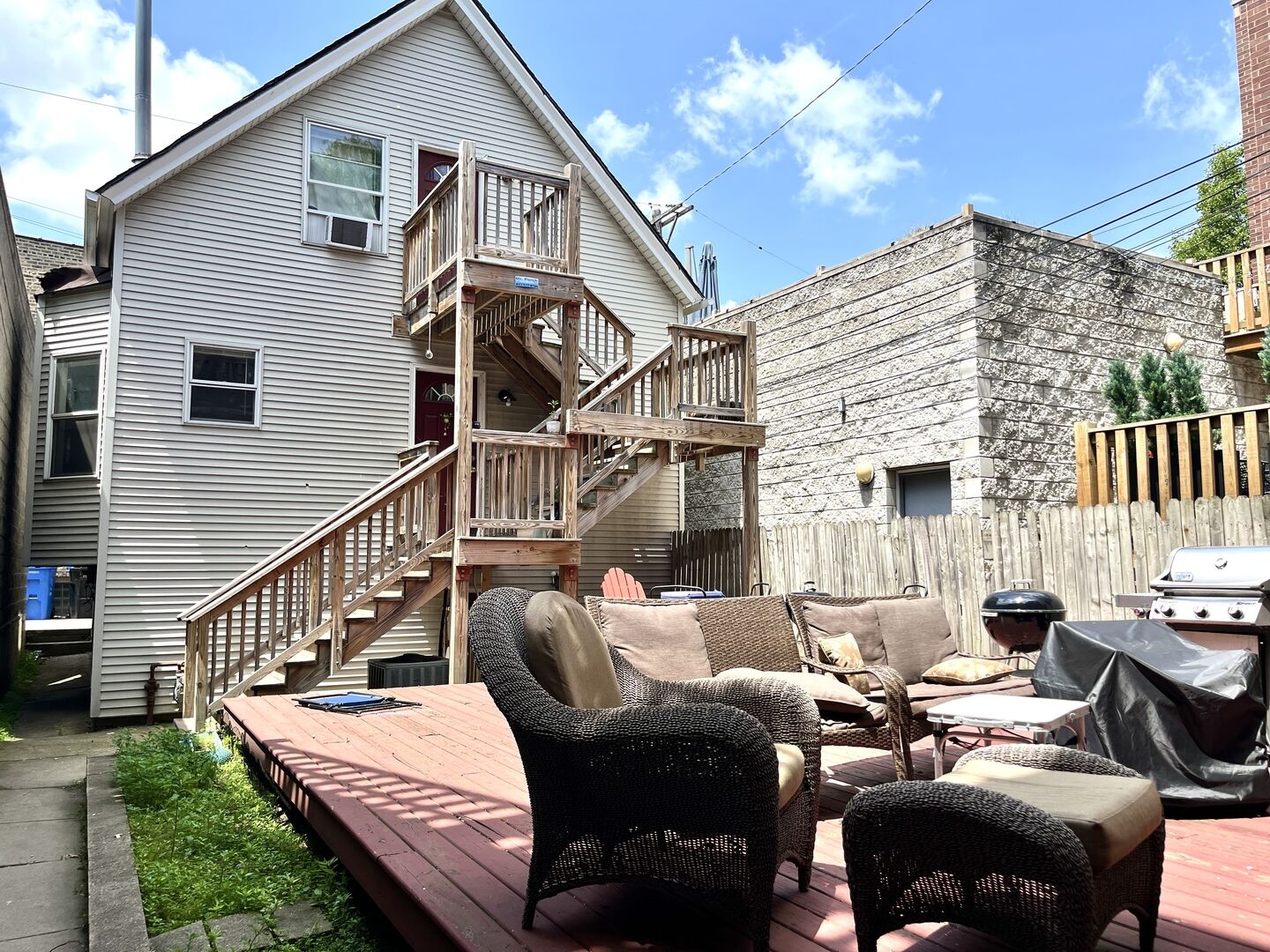 Property Photo: 3740 N Janssen Avenue Ch IL 60613