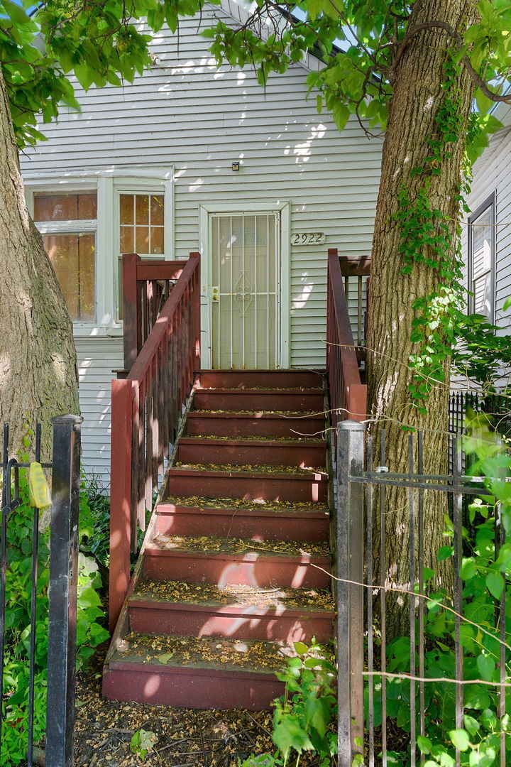 Property Photo:  2922 E 78th Place  IL 60649 