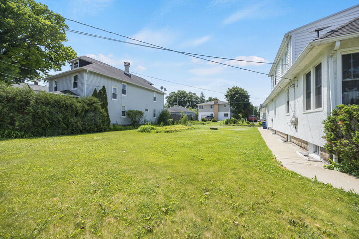 Property Photo:  239 Burchell Avenue  IL 60040 