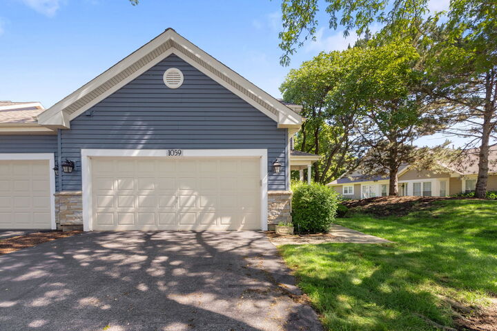 Property Photo:  1059 Ridgefield Circle  IL 60188 