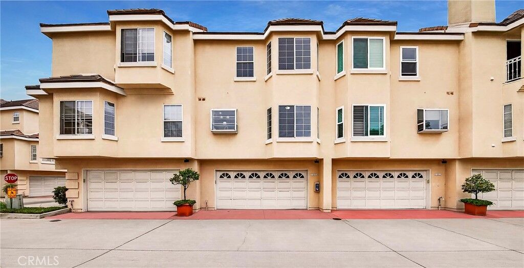 Property Photo:  2825 Plaza Del Amo 102  CA 90503 