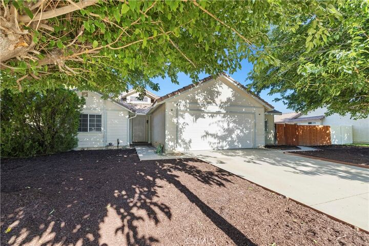 Property Photo: 44111 Acacia Street CA 93535