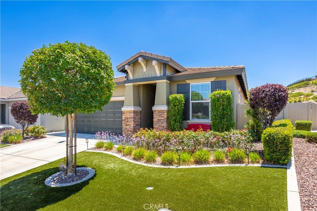 Property Photo:  371 Song Bird  CA 92223 