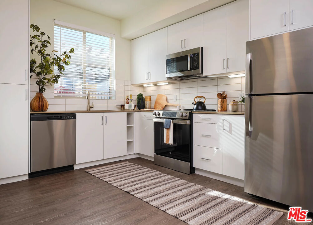 Property Photo:  41545 Ivy Street 25205  CA 92562 