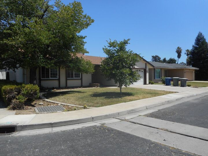 Property Photo: 447 Gail CA 95348