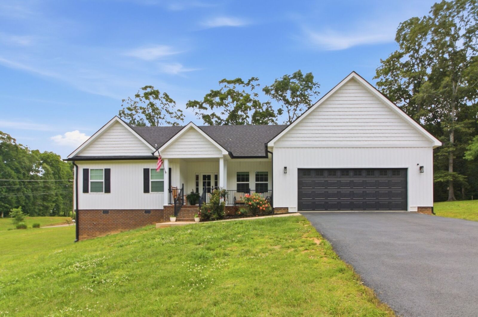 Property Photo:  33 King Arthur Dr  TN 38242 