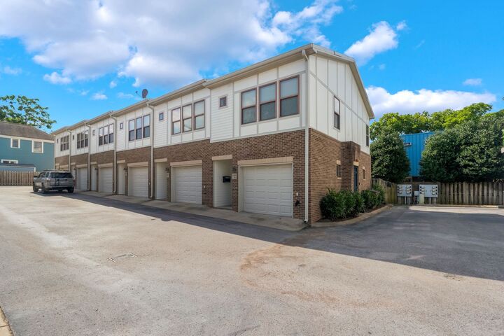 Property Photo: 600 Garfield St 16 TN 37208