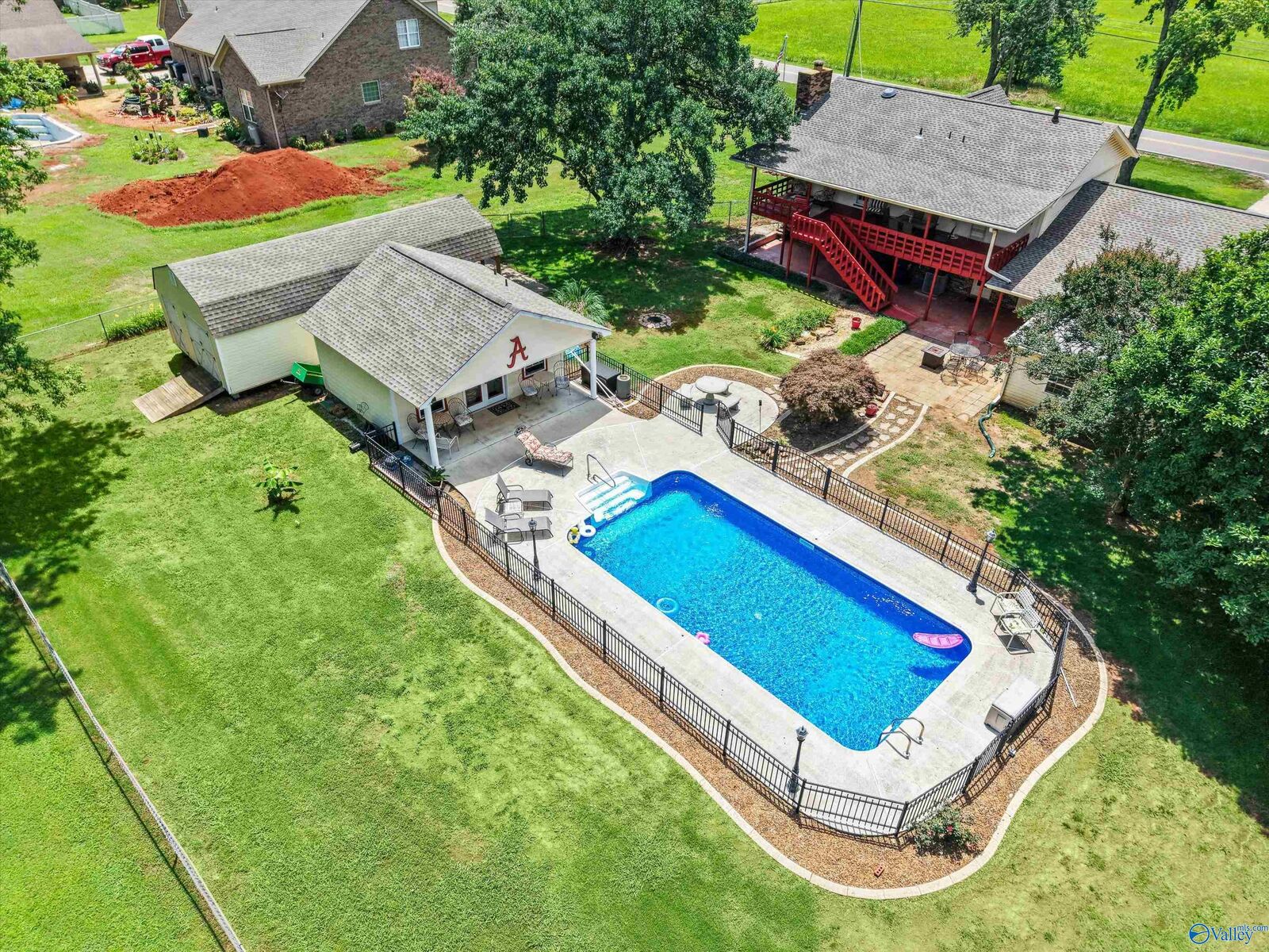 Property Photo: 233 West Limestone Road AL 35750