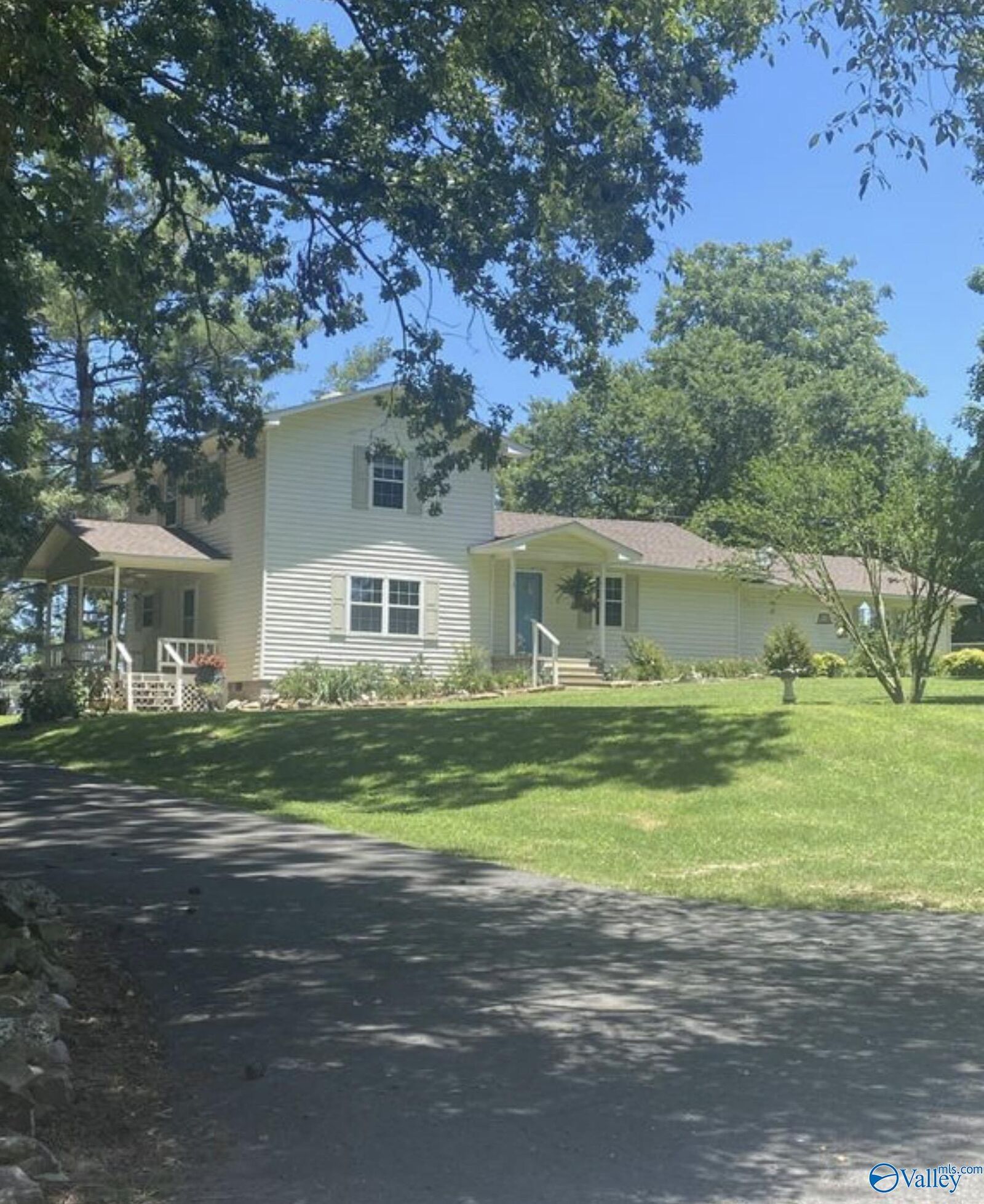 Property Photo: 1066 County Road 10 AL 35957