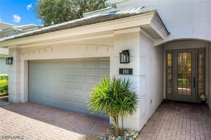 Property Photo: 9271 Indigo Isle Court 101 FL 34135
