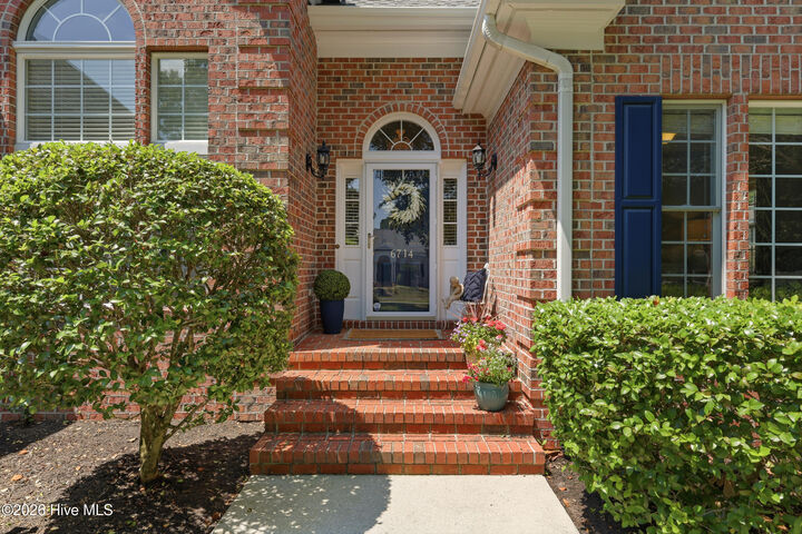 Property Photo: 6714 Hardscrabble Court NC 28409