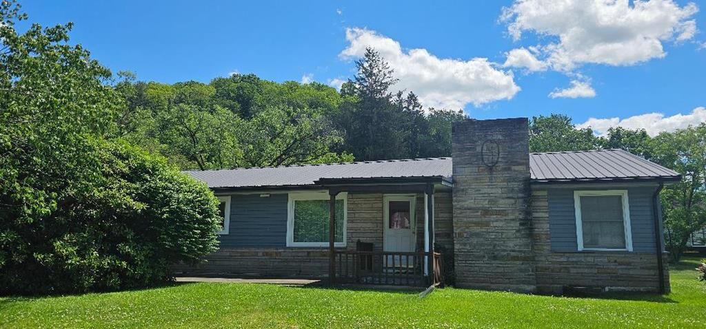Property Photo:  44 Pine St  PA 16922 