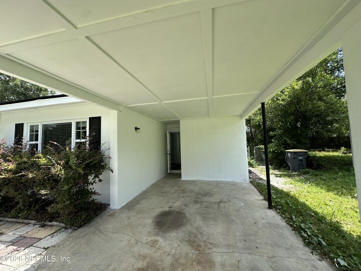Property Photo: 6226 Mercer Circle E FL 32217