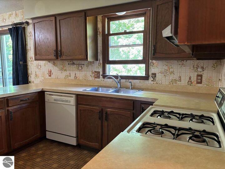 Property Photo: 10009 E Lakeview Hills Road MI 49684
