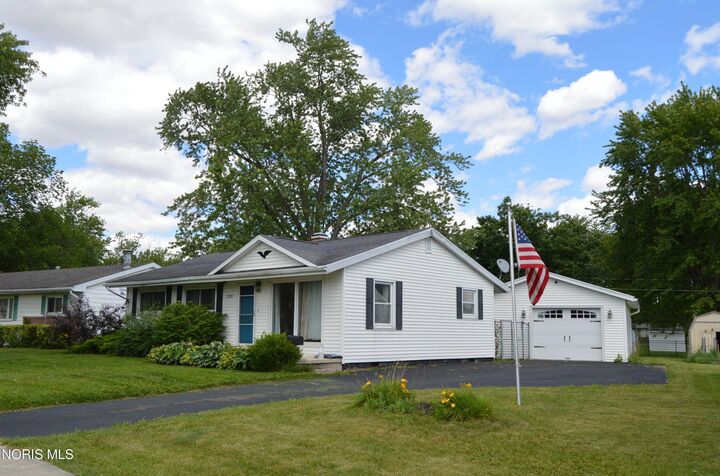Property Photo:  2219 Greenacre Drive  OH 45840 
