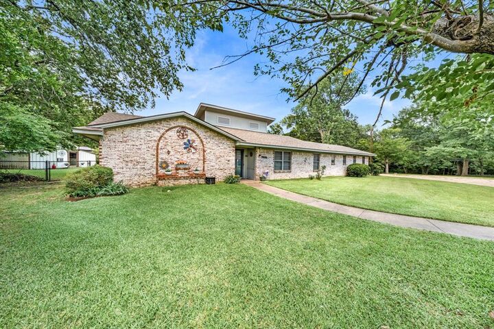 Property Photo: 2826 Birchwood Lane TX 75428