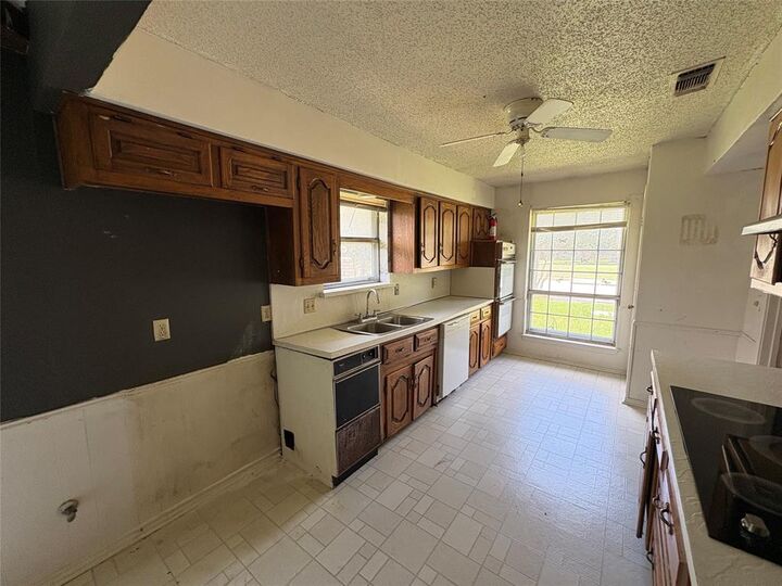 Property Photo: 2916 Robin Road TX 75075