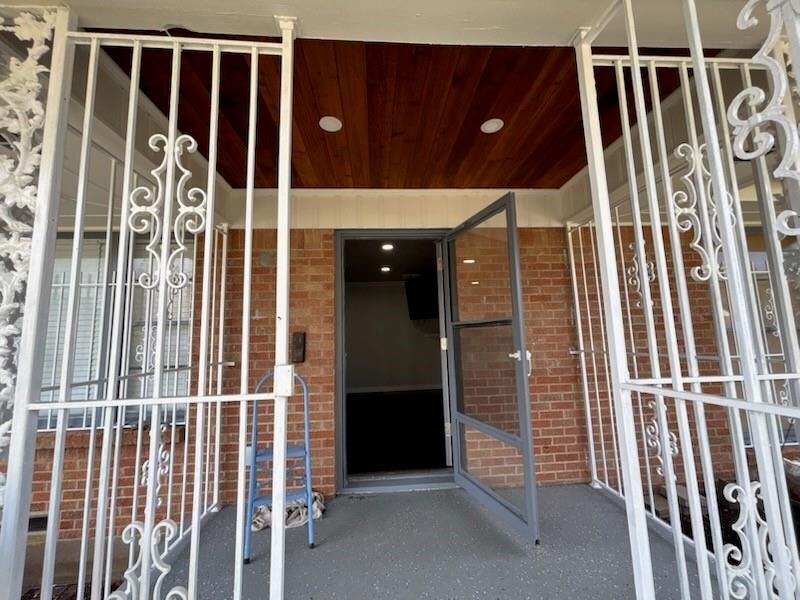 Property Photo: 1570 Sutter Street TX 75216