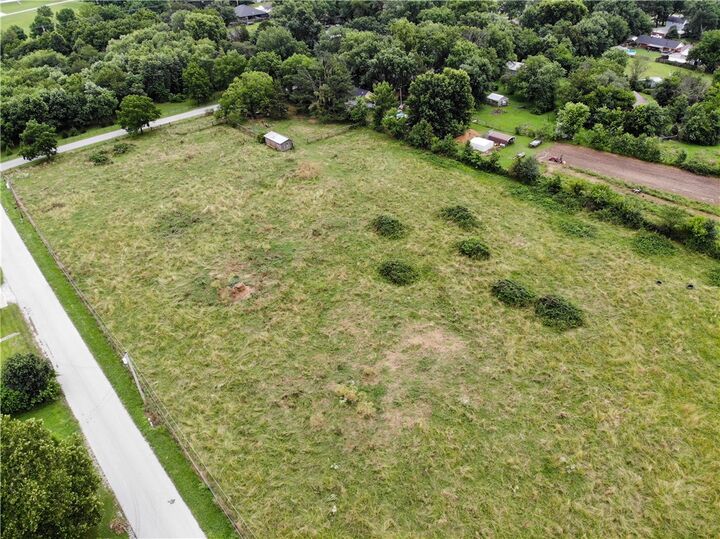 Property Photo:  513 N Byers Avenue  AR 72734 