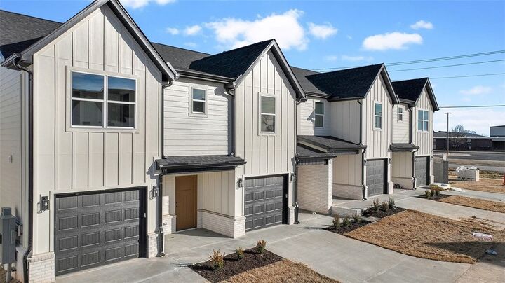 Property Photo: 1718 Cuppett Circle AR 72751