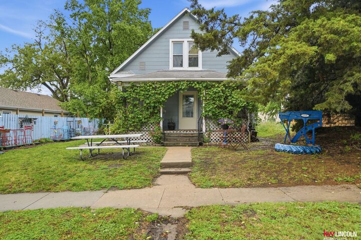 Property Photo: 1325 N 21 Street NE 68503