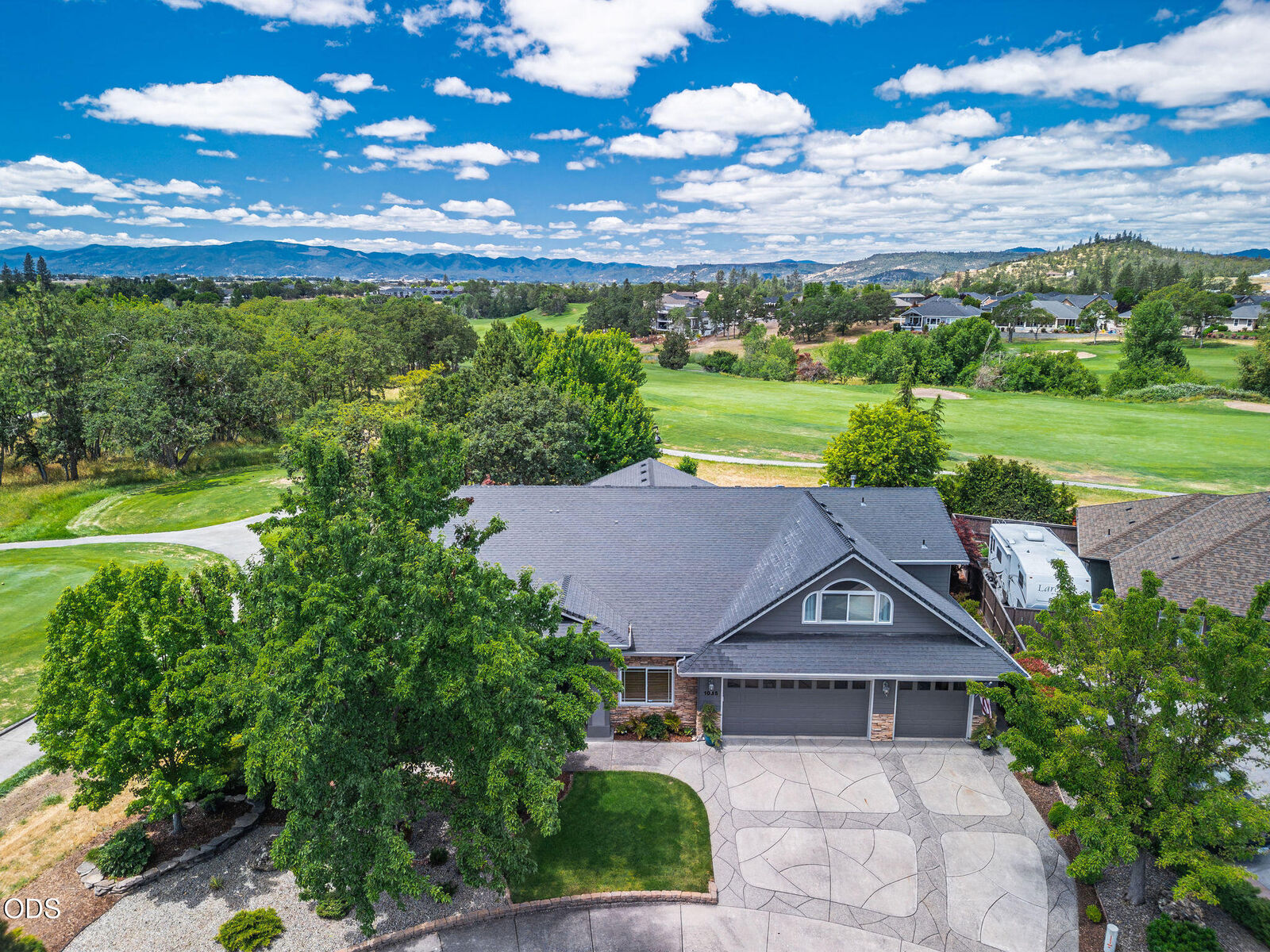 Property Photo:  1085 Oak Grove  OR 97524 