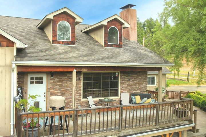Property Photo: 838 Ragsdale Road OR 97541