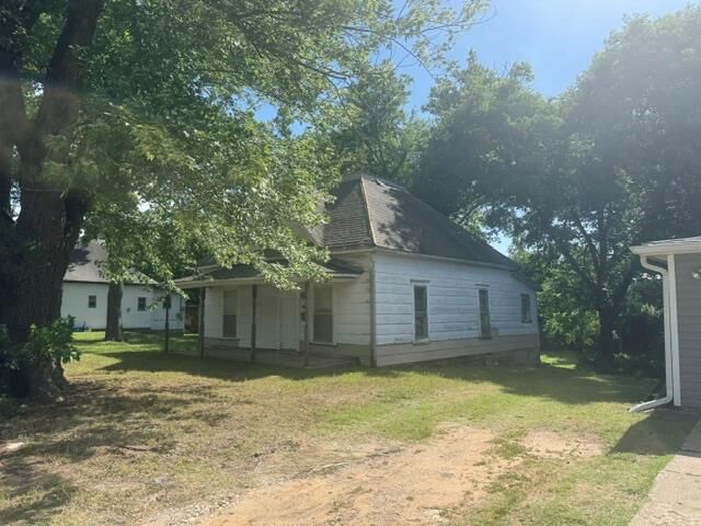 Property Photo: 324 N Cleveland Avenue OK 74801