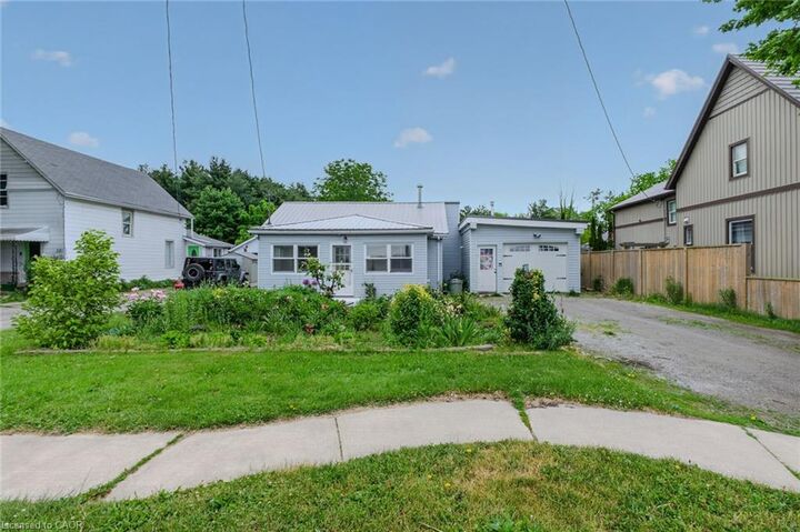 140 Townline Street — photo 1
