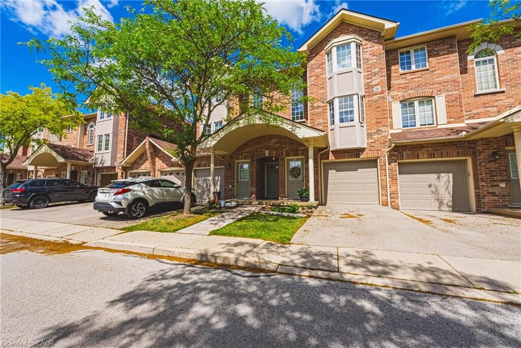 Property Photo:  4045 Upper Middle Road 42  ON L7M 4S9 