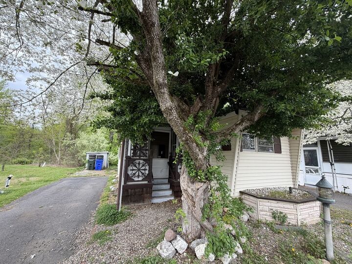 Property Photo: 31 Rivermead CT 06118