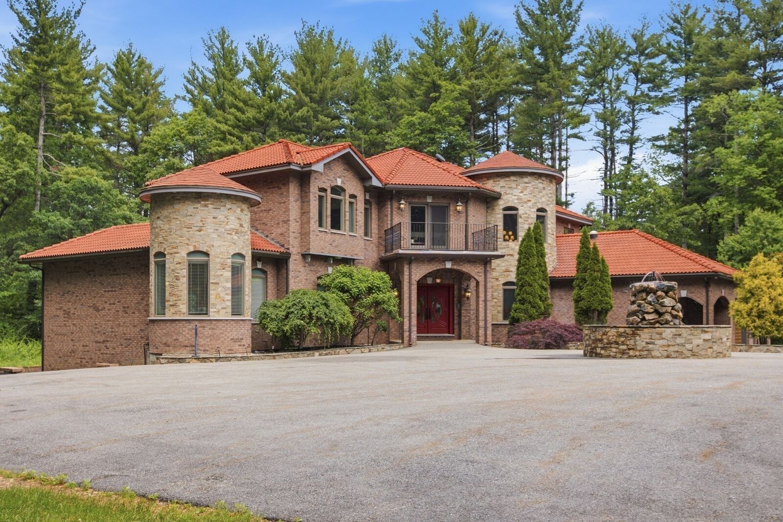 Property Photo:  8 Janice Ave  MA 01864 