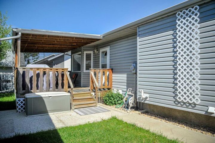 Property Photo: 6219 54 Avenue AB T4V 4H5