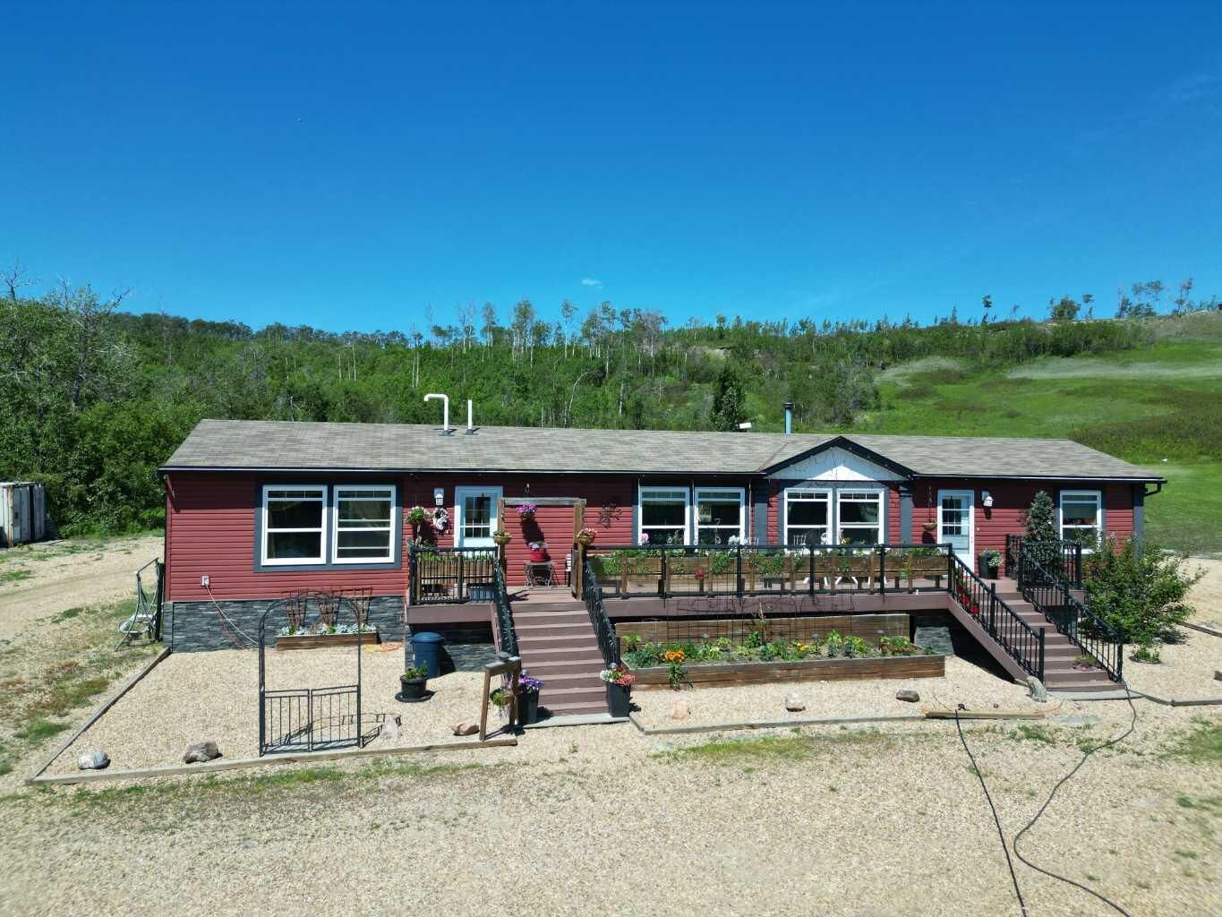 Property Photo: 63072 Township Road 733.3 AB T0H 3G0