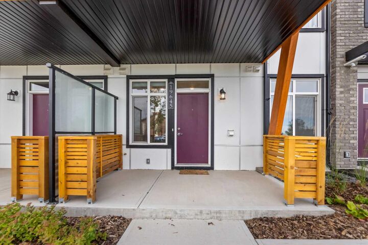 19645 48 Street SE — photo 1