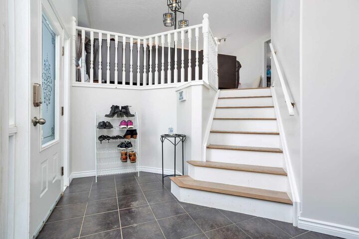 Property Photo: 9 Archibald Crescent AB T4R 2X3