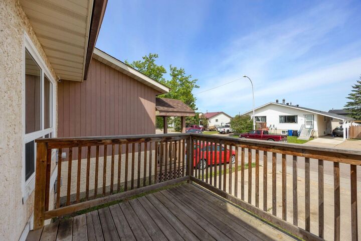 Property Photo: 121 Erindale Road AB T9H 4N4