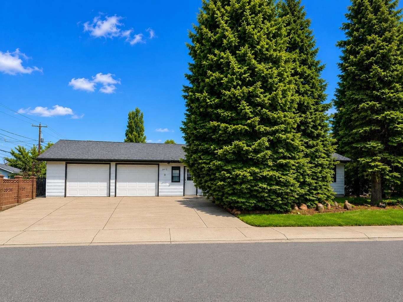 Property Photo: 2015 24 Street S AB T1K 2M6