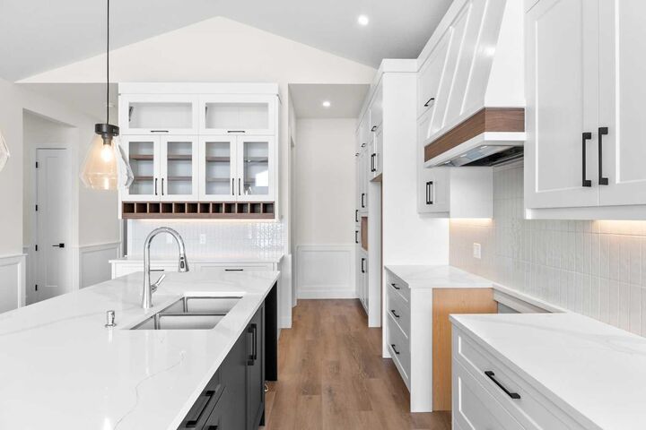 Property Photo: 716 Mandalay Avenue AB T0M 0N0