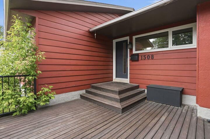 Property Photo:  1508 Windsor Street NW  AB T2N 3X3 