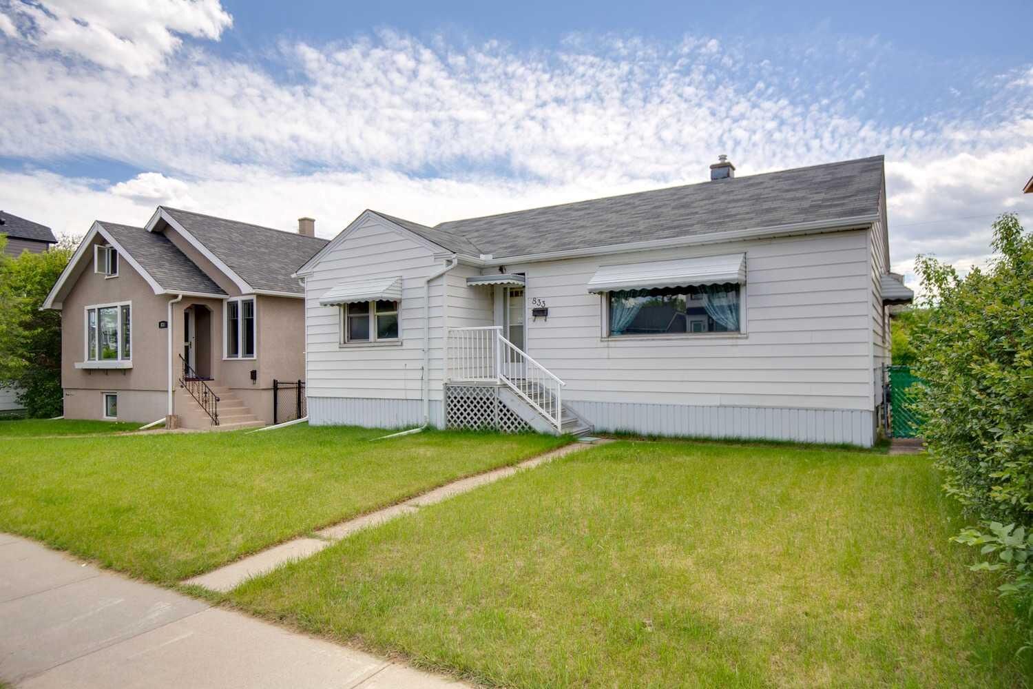 Property Photo: 833 20 Avenue NW AB T2M 1E4