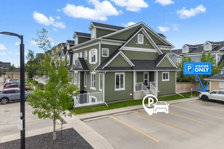 Property Photo: 2400 Ravenswood View SE 1017 AB T4A 0V7